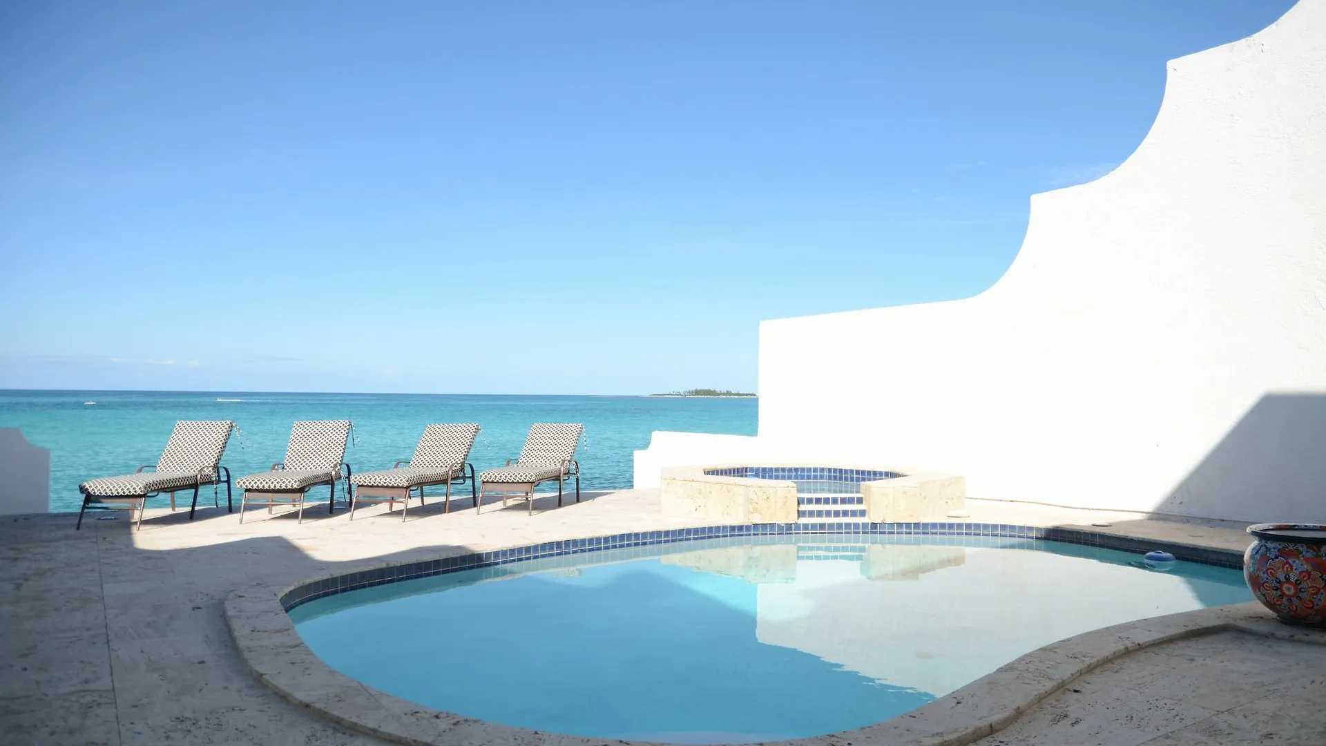 Caprice 9 Cable Beach Design Villa Nassau Bahamy